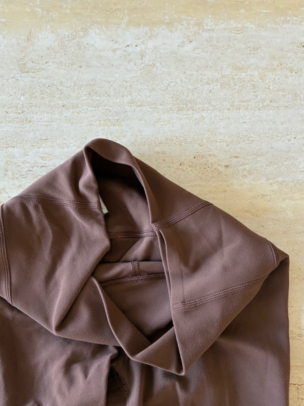 Vuori AllTheFeels workout set - Picture 5 of 9